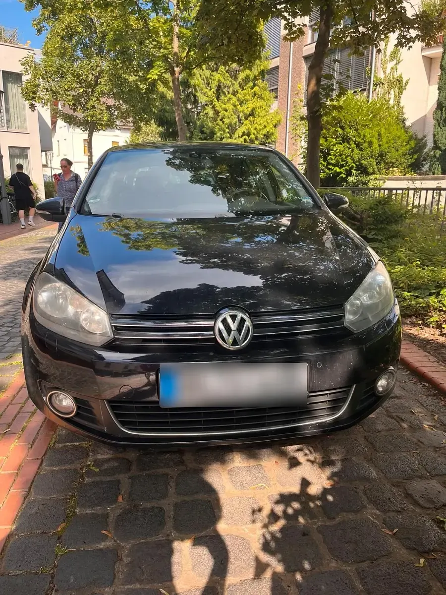 Gebraucht VW Golf VI 100 PS (73 kW) 2011 Schwarz Kleinwagen