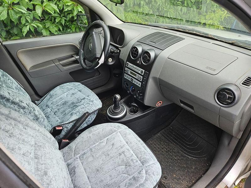 Gebraucht Ford Fusion Viva 80 PS (58 kW) 2004 Silber Limousine