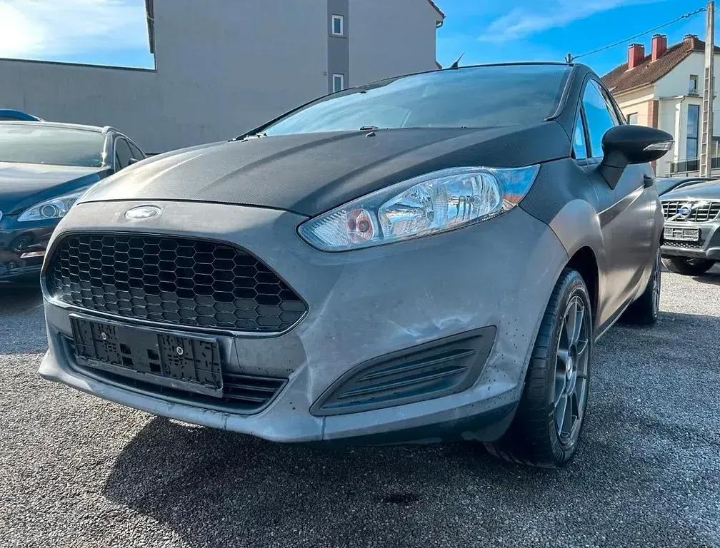 Gebraucht Ford Fiesta 82 PS (60 kW) 2014 Grau Kleinwagen