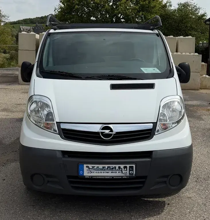 Gebraucht Opel Vivaro 145 PS (106 kW) 2008 Weiß Van / Kleinbus