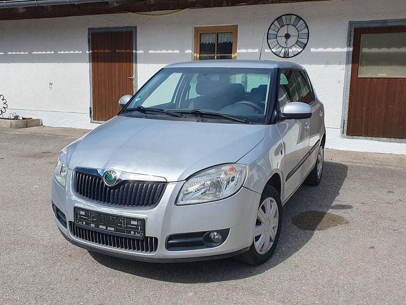 Gebraucht Skoda Fabia Ambiente 86 PS (63 kW) 2009 Silber Kleinwagen