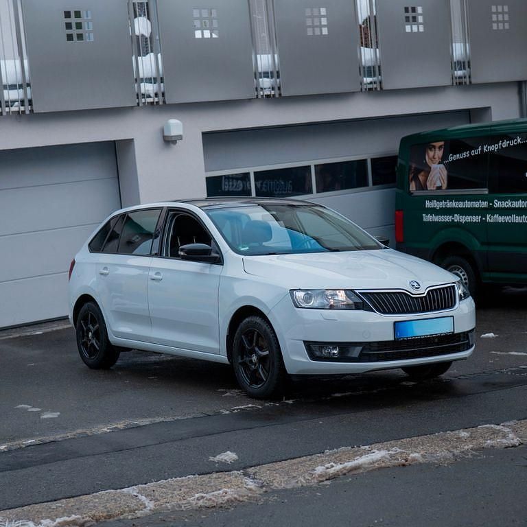 Second-hand Skoda Rapid 110 CP (80 kW) 2015 Alb Hatchback