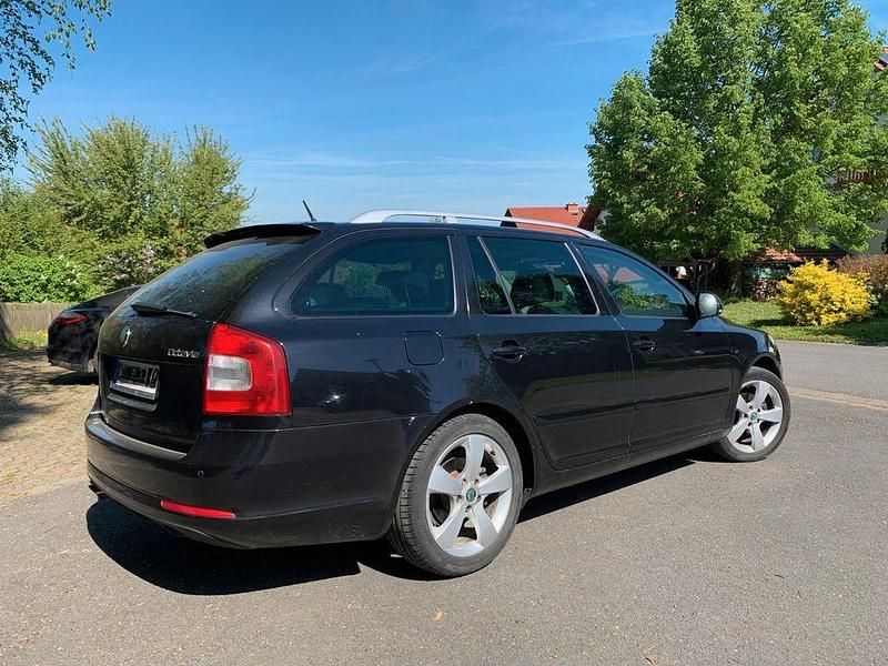 Gebraucht Skoda Octavia Sport 122 PS (89 kW) 2010 Schwarz Kombi
