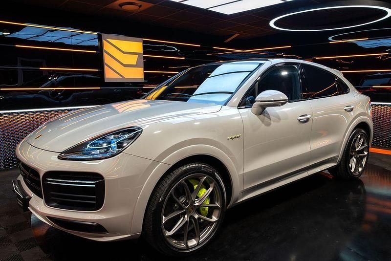 Beige Gebraucht 2019 Porsche Cayenne Turbo S Sport SUV | 112.900 € - Bild 1/4
