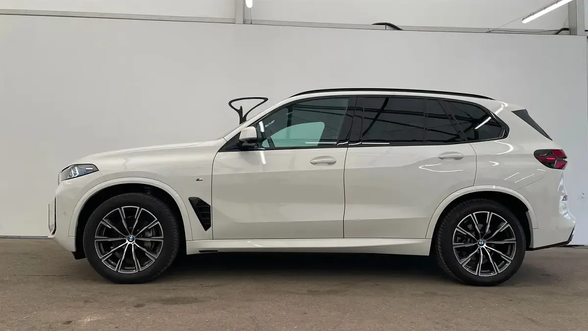 Używany BMW X5 Efficient Dynamics 286 KM (210 kW) 2025 Biały SUV