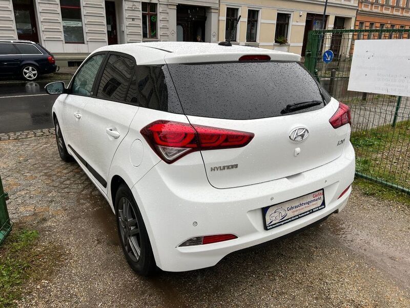 Gebraucht Hyundai i20 Passion 120 PS (88 kW) 2016 Weiß Kleinwagen