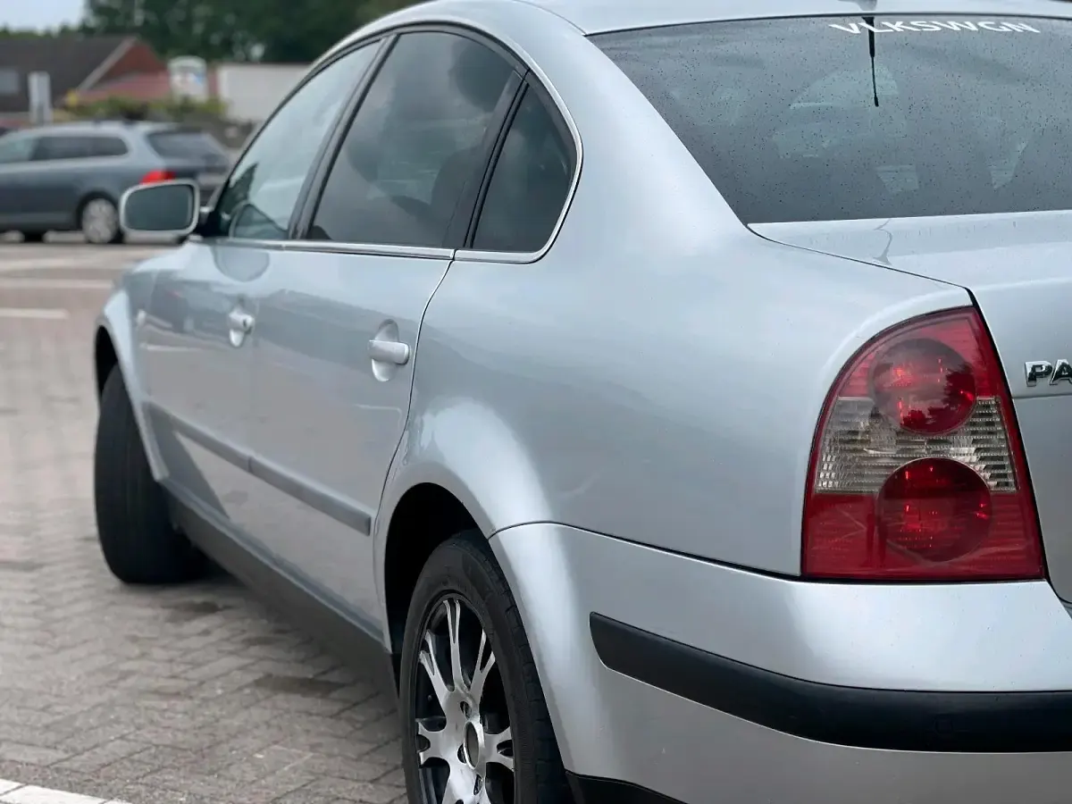 Gebraucht VW Passat 131 PS (96 kW) 2003 Silber Limousine