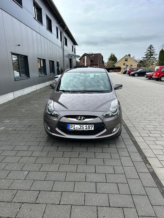 Gebraucht Hyundai ix20 Classic 90 PS (66 kW) 2012 Braun Kleinwagen