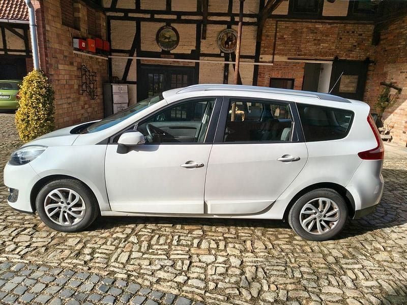 Gebraucht Renault Grand Scénic III Expression 110 PS (80 kW) 2013 Weiß Van / Kleinbus