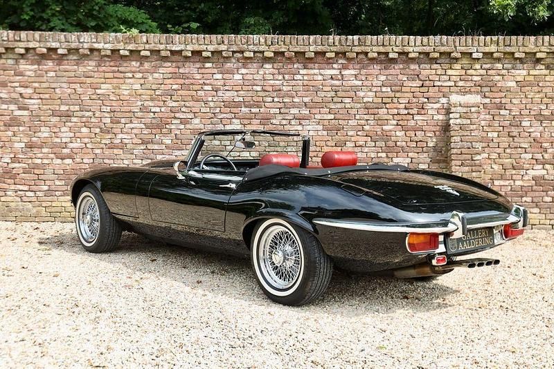 Second-hand Jaguar E-Type 265 CP (194 kW) 1974 Negru Cabrio