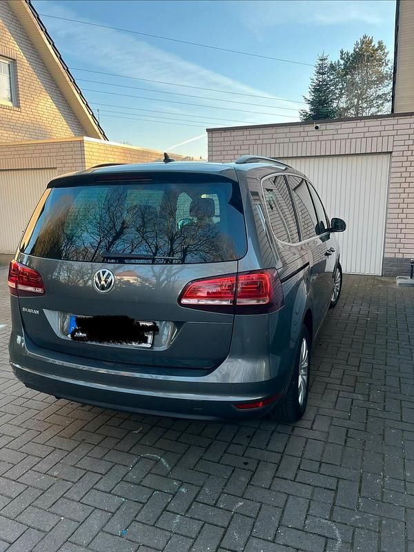 Gebraucht VW Sharan 150 PS (110 kW) 2022 Grau Van / Kleinbus