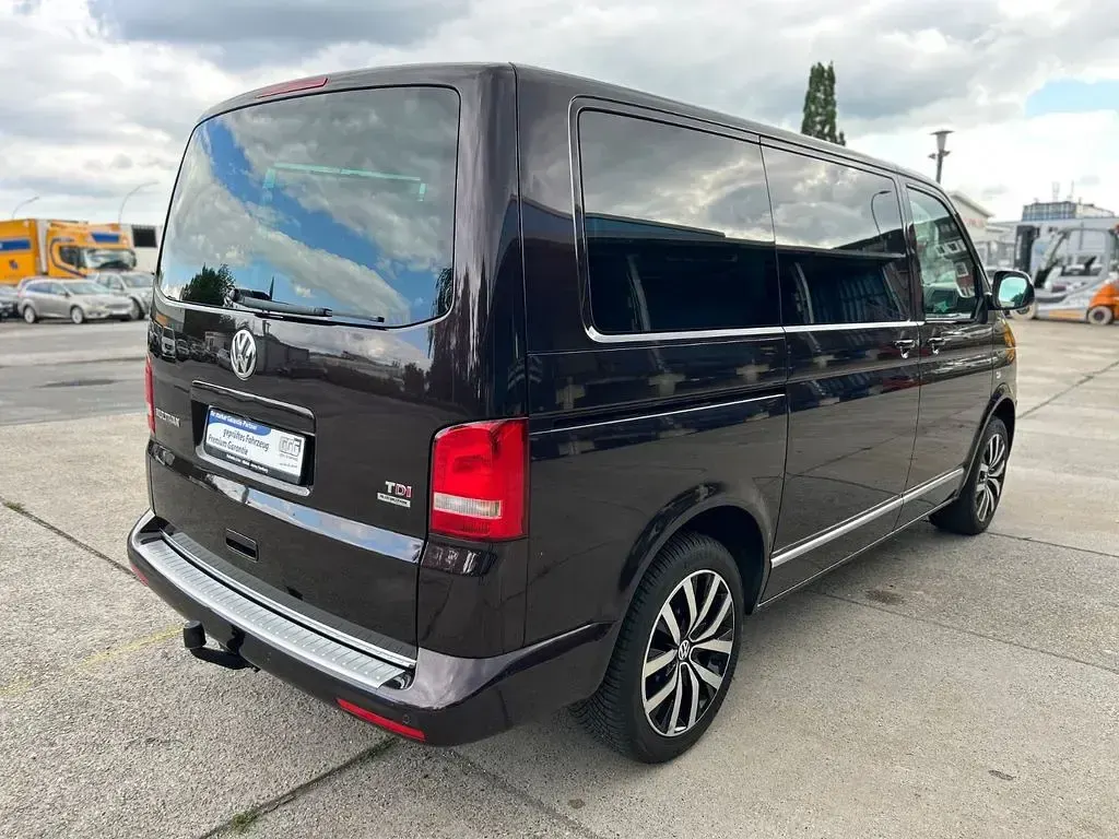 Gebraucht VW Multivan 179 PS (131 kW) 2014 Violett Van / Kleinbus