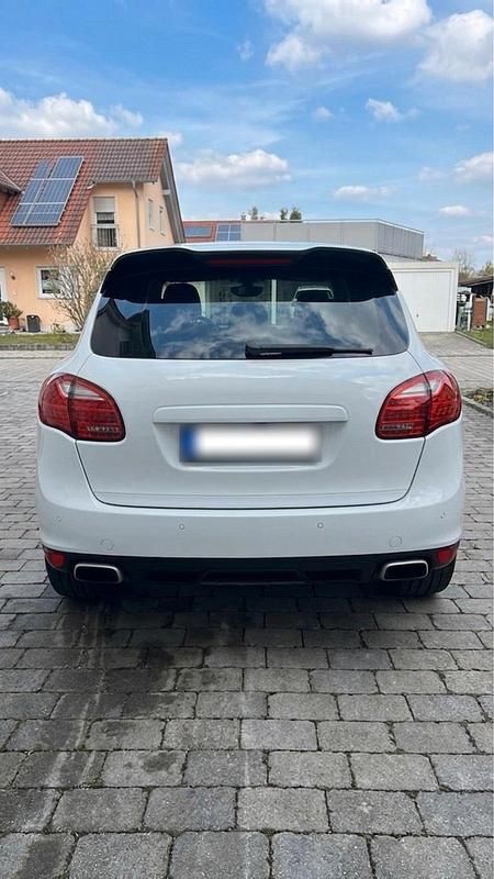 Second-hand Porsche Cayenne 265 CP (194 kW) 2013 Alb SUV