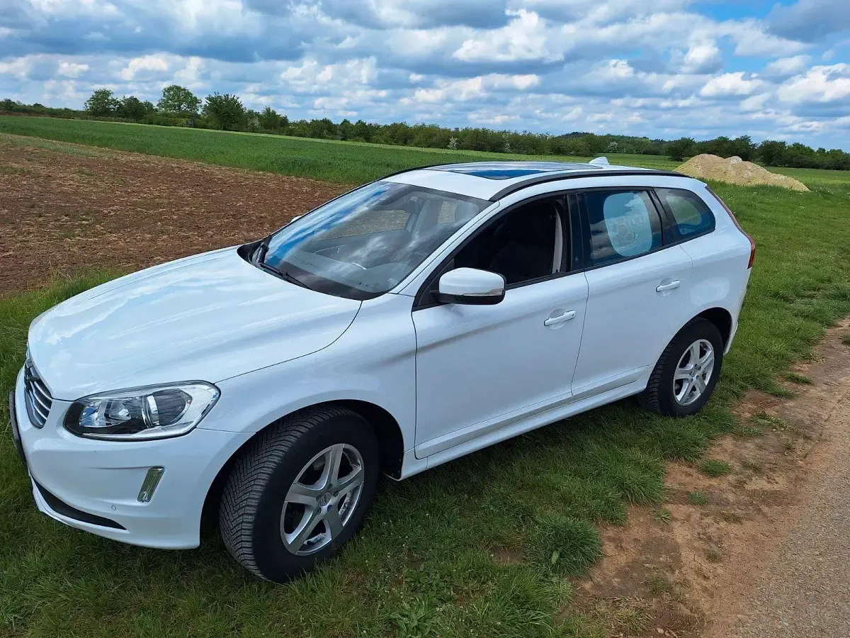 Używany Volvo XC60 136 KM (100 kW) 2013 Biały SUV