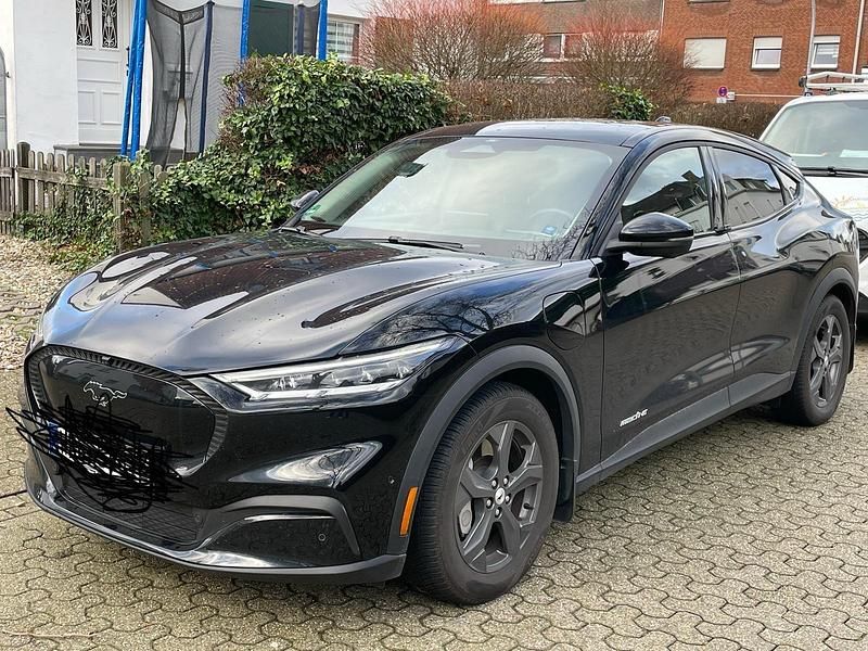 Schwarz Gebraucht 2021 Ford Mustang Mach-E SUV | 23.999 € (Superpreis) - Bild 1/4