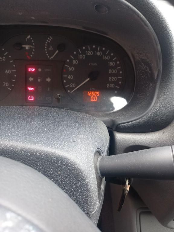 Gebraucht Renault Clio II 58 PS (42 kW) 2000 Silber Limousine