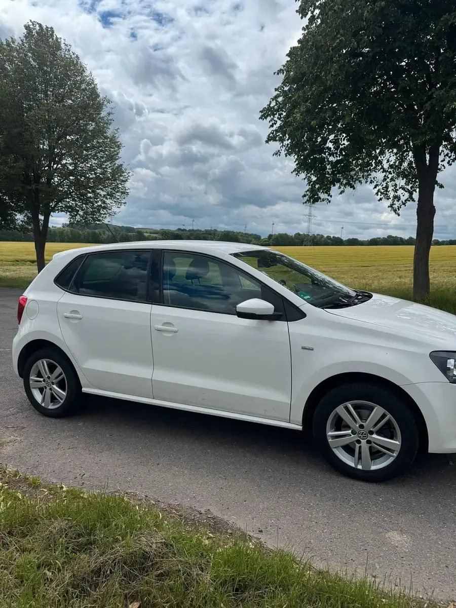 Gebraucht VW Polo 60 PS (44 kW) 2013 Weiß Kleinwagen