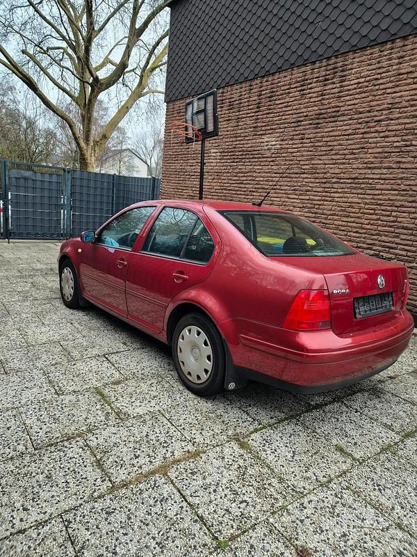 Rot Gebraucht 2000 VW Bora Limousine | 1.790 € (Fairer Preis) - Bild 1/4