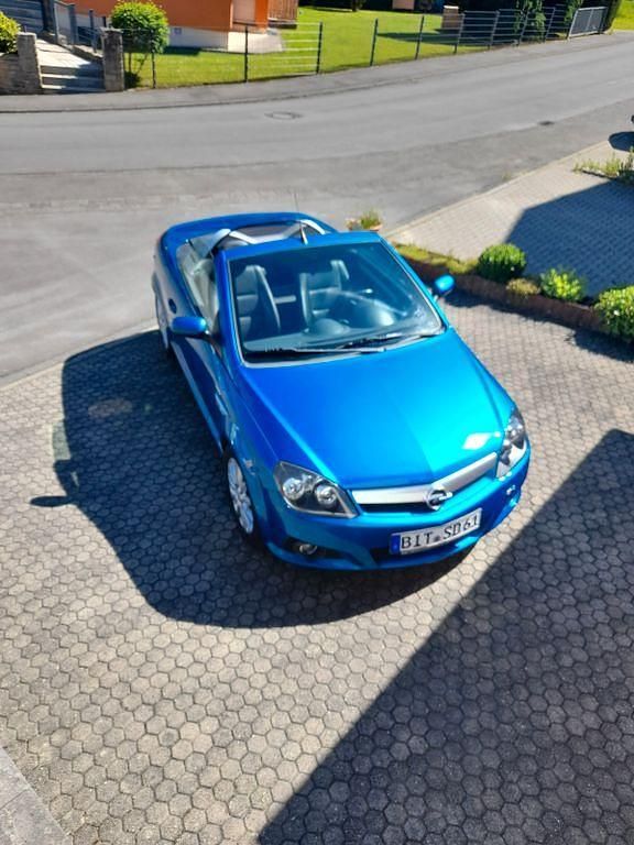 Blau Gebraucht 2004 Opel Tigra Cosmo Cabrio | 2.100 € (Fairer Preis) - Bild 1/4