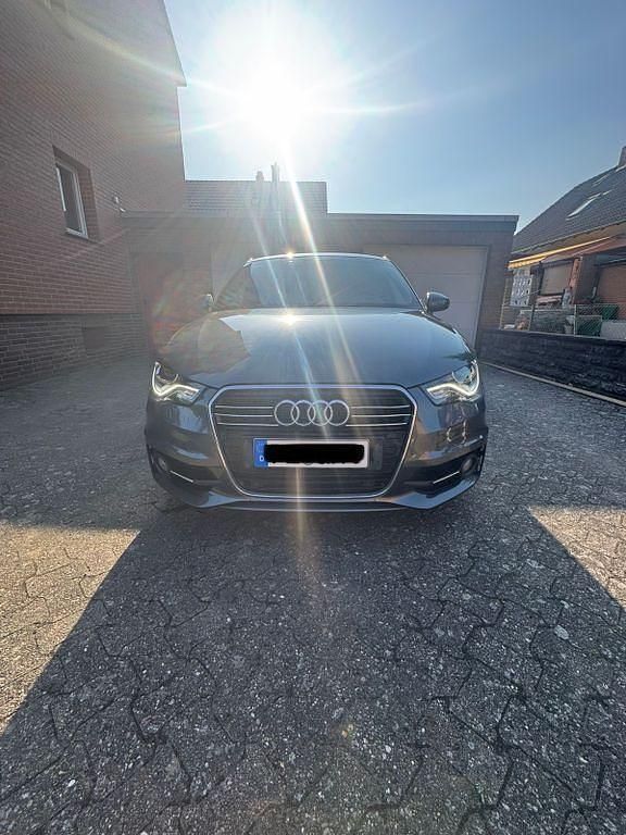 Grau Gebraucht 2014 Audi A1 Sportback S-Line Kleinwagen | 13.000 € (Guter Preis) - Bild 1/4