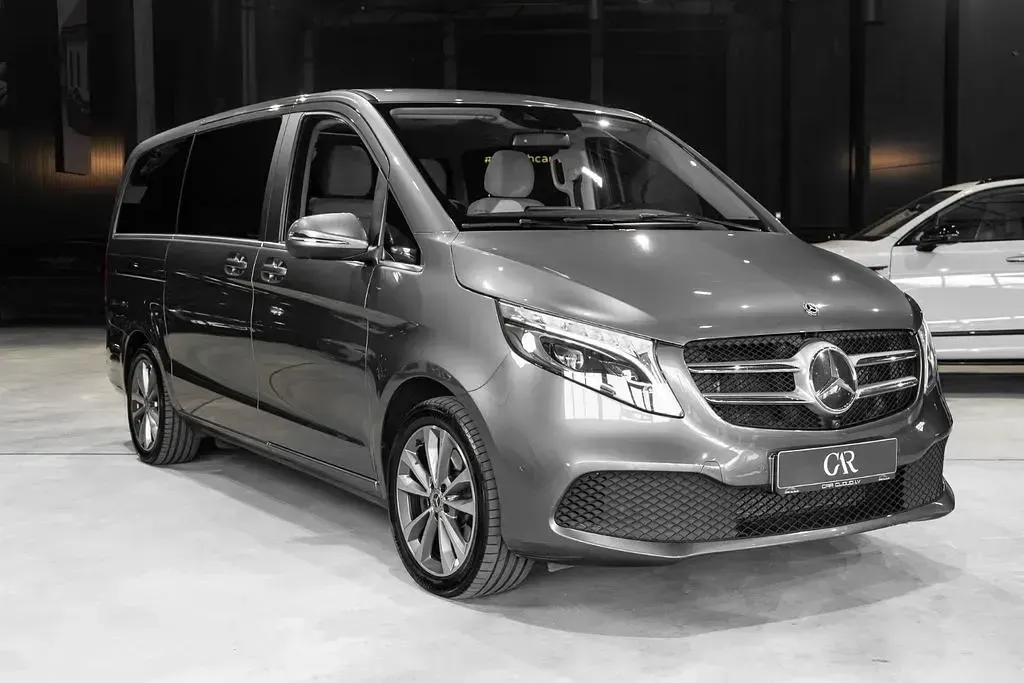 Gebraucht Mercedes V220 Avantgarde Edition 239 PS (175 kW) 2021 Grau Van / Kleinbus