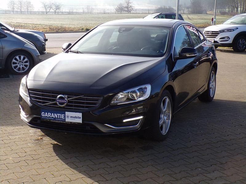 Schwarz Gebraucht 2015 Volvo S60 Momentum Limousine | 11.990 € (Fairer Preis) - Bild 1/4