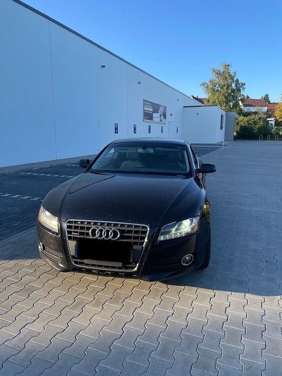 Schwarz Gebraucht 2010 Audi A5 Ambiente Coupé | 7.999 € (Fairer Preis) - Bild 1/4