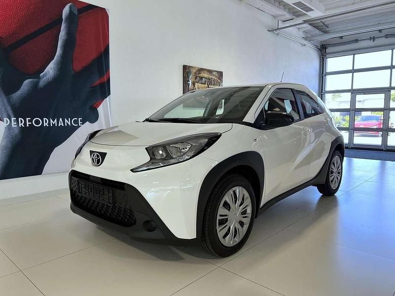 Schneeweiß Neu 2025 Toyota Aygo Business Edition Kleinwagen | 17.480 € - Bild 1/4