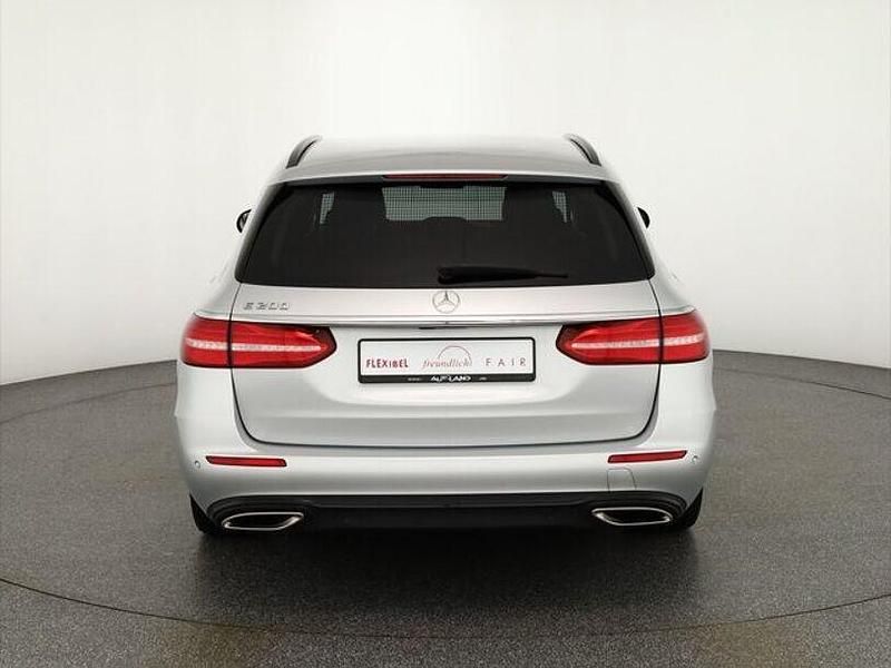 Gebraucht Mercedes E200 Avantgarde 184 PS (135 kW) 2019 Iridiumsilber  met (metallic) Kombi