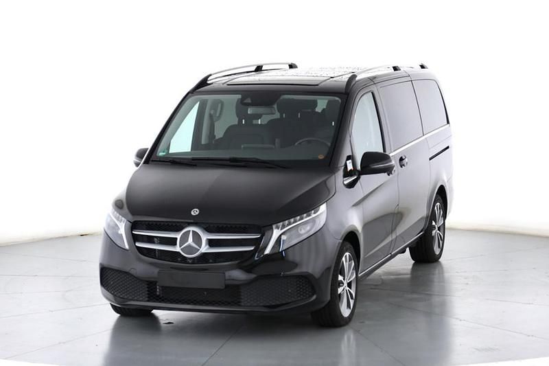Obsidianschwarz Gebraucht 2024 Mercedes V300 Avantgarde Edition Van / Kleinbus | 63.790 € (Guter Preis) - Bild 1/4