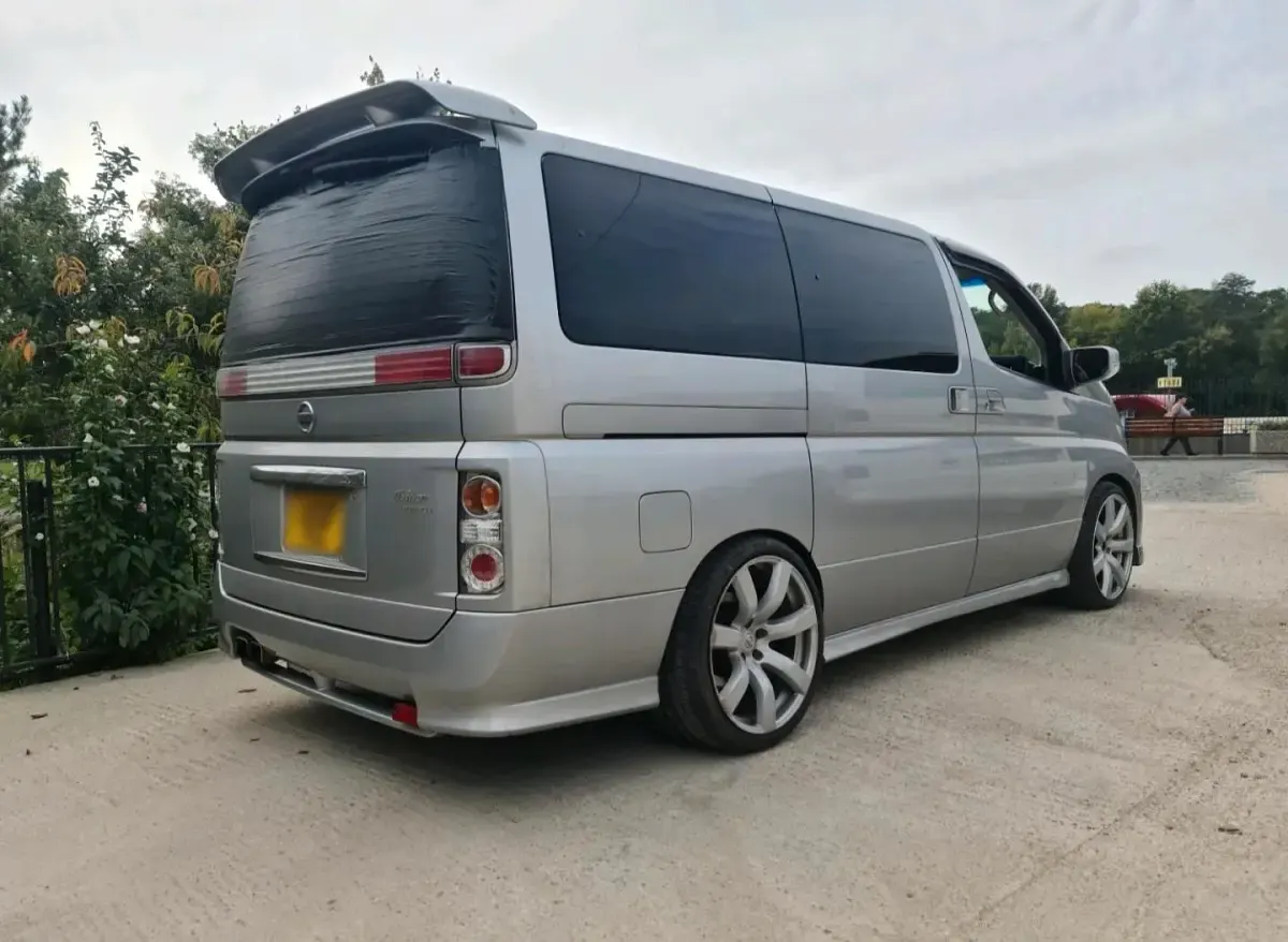 Gebraucht Nissan Elgrand 240 PS (176 kW) 2005 Silber Van / Kleinbus