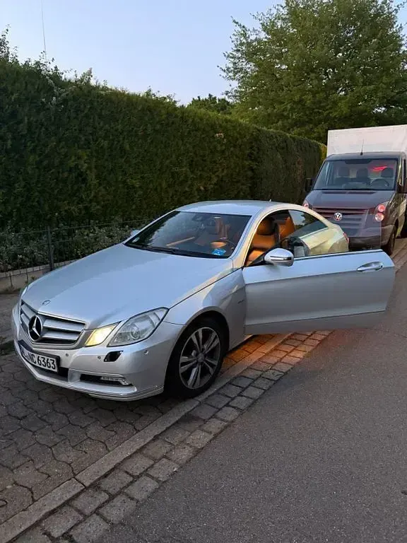 Gebraucht Mercedes E350 231 PS (169 kW) 2009 Silber Coupé