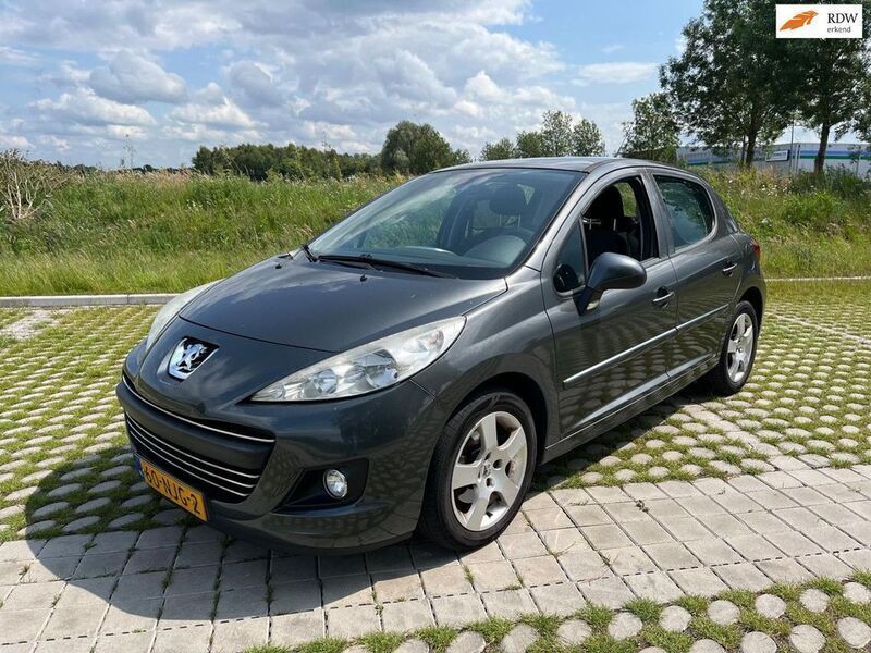 Grau Gebraucht 2010 Peugeot 207 Limousine | 1.909 € (Guter Preis) - Bild 1/4