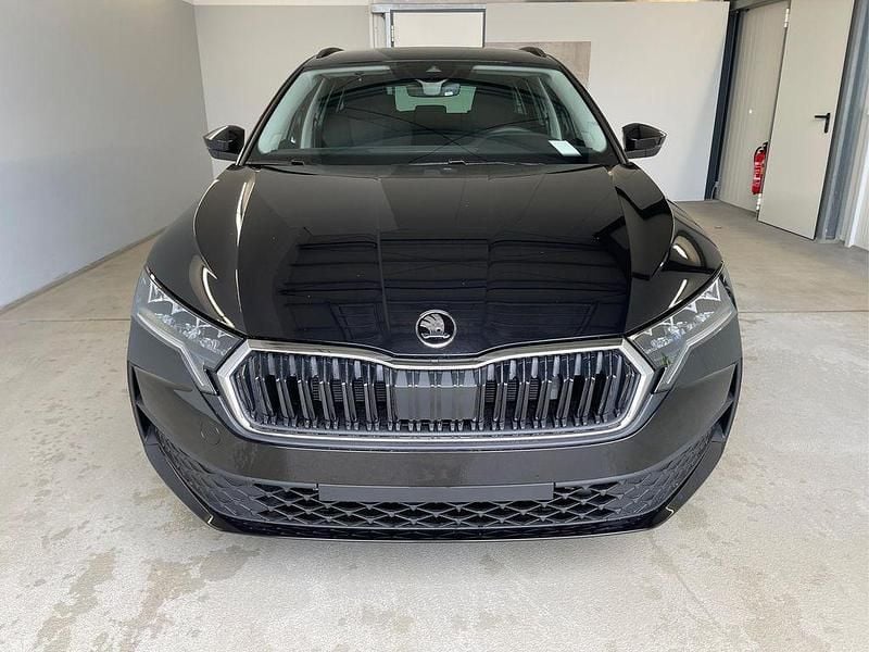 Neu Skoda Octavia Essence 150 PS (110 kW) 2025 [1z1z] black magic metallic Kombi