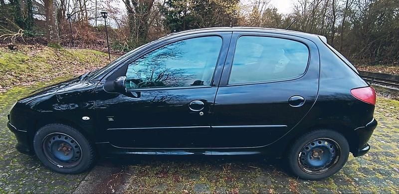 Gebraucht Peugeot 206 75 PS (55 kW) 2008 Schwarz Kleinwagen