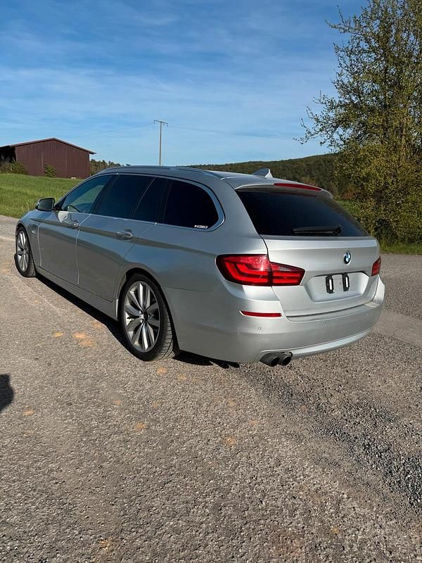 Używany BMW 530 258 KM (189 kW) 2012 Srebrny Kombi