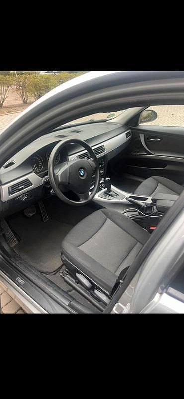 Second-hand BMW 320 150 CP (110 kW) 2007 Argintiu Berlinǎ