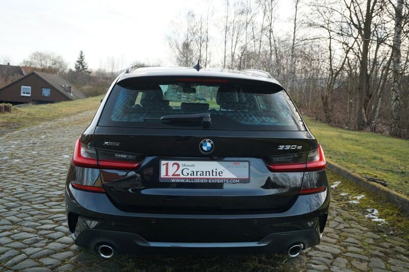 Gebraucht BMW 330e M Sport 184 PS (135 kW) 2020 Black sapphire metallic Kombi