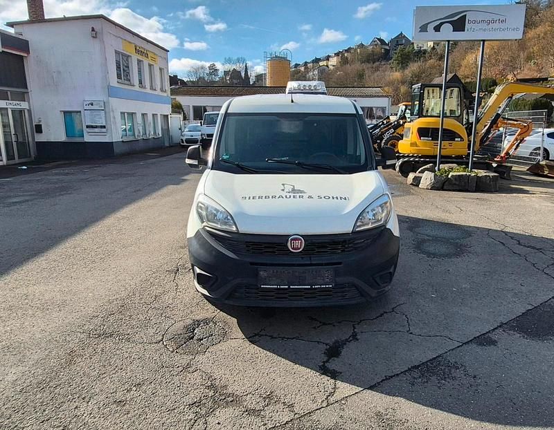 Gebraucht Fiat Doblò Basis 74 PS (54 kW) 2015 Weiß Van / Kleinbus