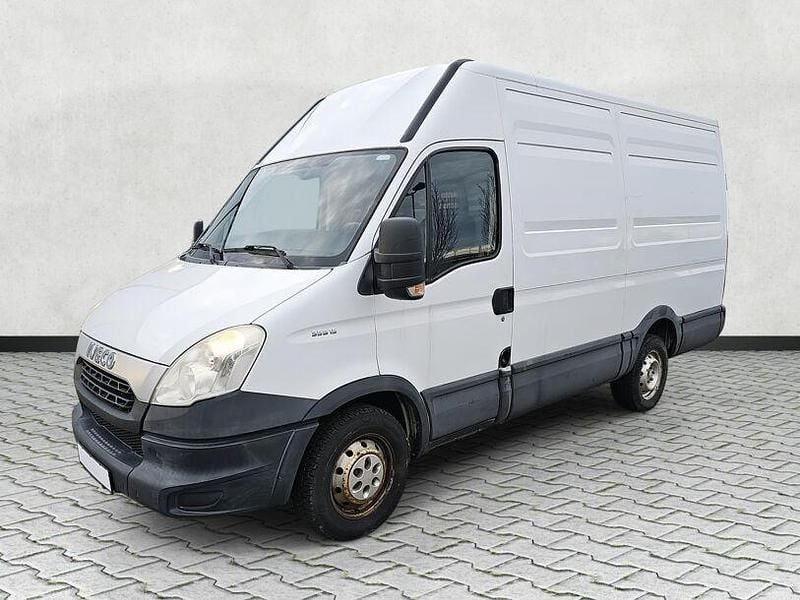 Gebraucht Iveco Daily 106 PS (77 kW) 2013 Weiß Limousine