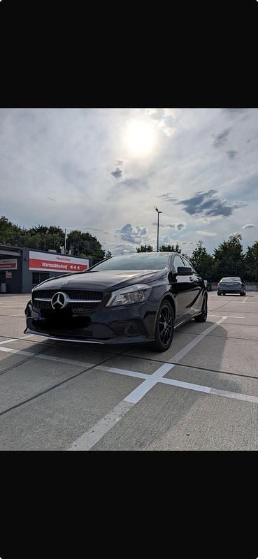 Gebraucht Mercedes A200 136 PS (100 kW) 2017 Schwarz Limousine