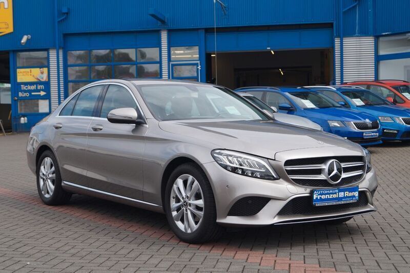 Silber Gebraucht 2019 Mercedes C180 Limousine | 24.950 € (Guter Preis) - Bild 1/4