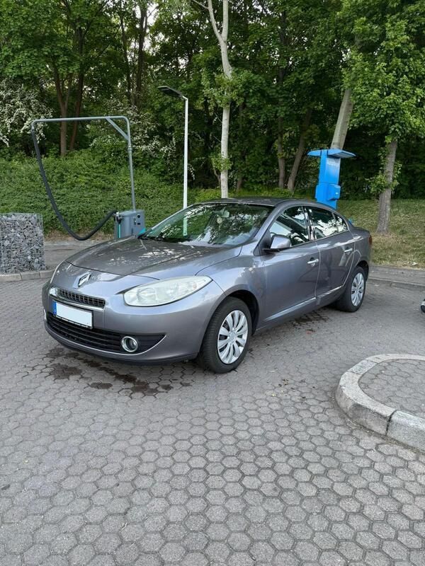 Grau Gebraucht 2010 Renault Fluence Limousine | 4.600 € (Fairer Preis) - Bild 1/4