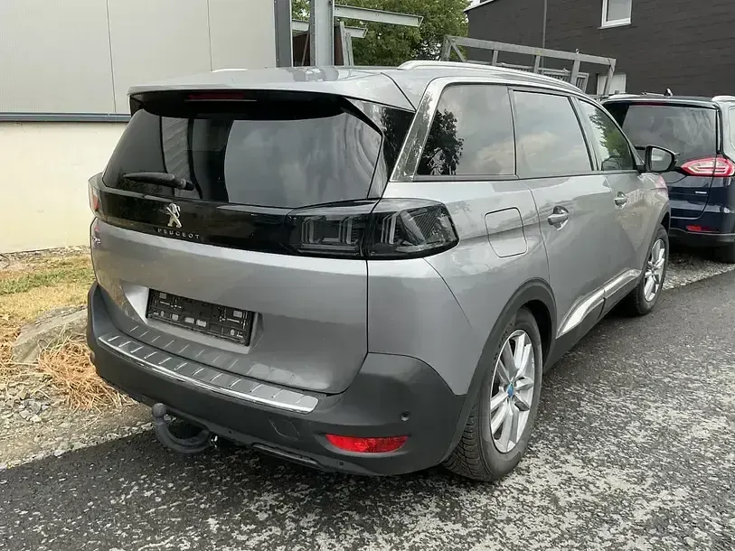 Gebraucht Peugeot 5008 Allure 136 PS (100 kW) 2024 Grau lack grau artense/metallic klarlack (metallic) SUV