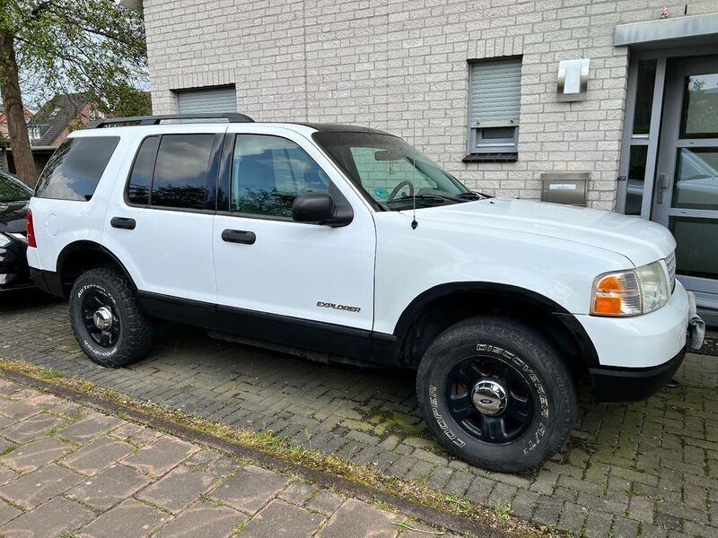 Second-hand Ford Explorer 213 CP (156 kW) 2004 Alb SUV