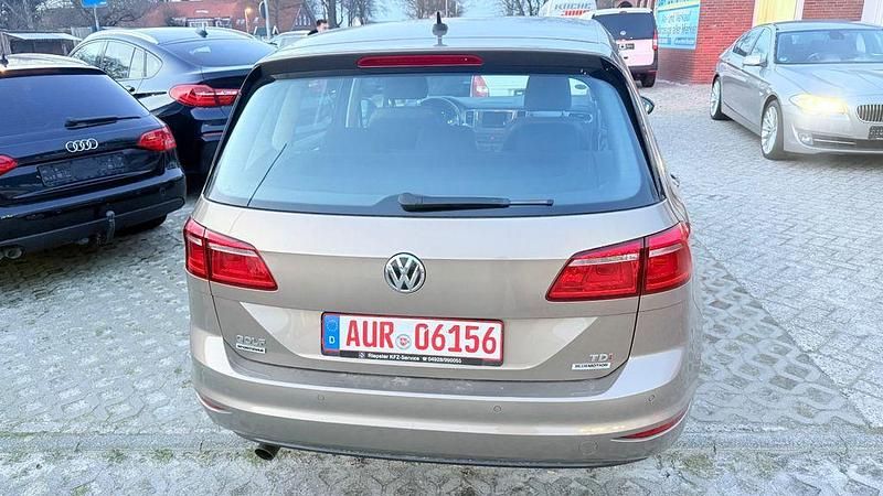 Gebraucht VW Golf Sportsvan Trendline 110 PS (80 kW) 2015 Pyramid gold metallic Van / Kleinbus