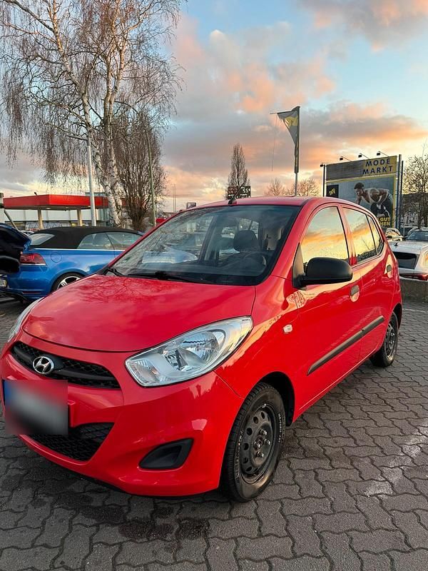 Gebraucht Hyundai i10 69 PS (50 kW) 2013 Rot Kleinwagen