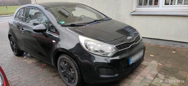 Schwarz Gebraucht 2013 Kia Rio Kleinwagen | 3.900 € (Fairer Preis) - Bild 1/4