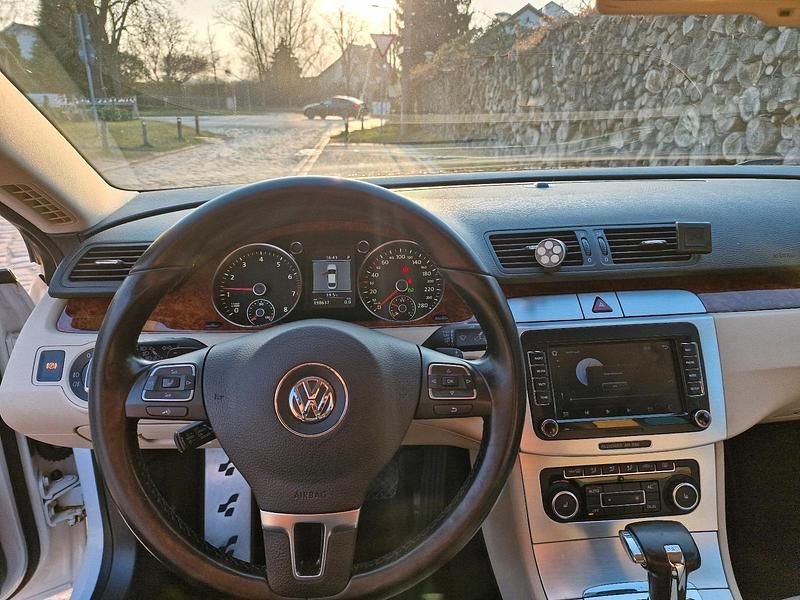 Weiß Gebraucht 2009 VW CC R-line Limousine | 8.000 € (Fairer Preis) - Bild 1/4