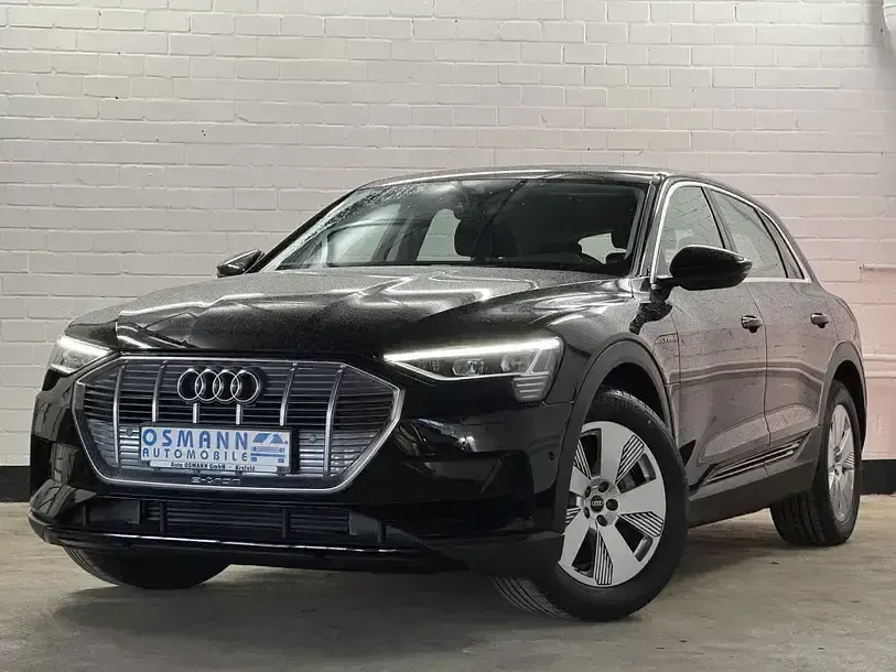Używany Audi e-tron Basis 230 kW (313 KM) 2022 Czarny SUV